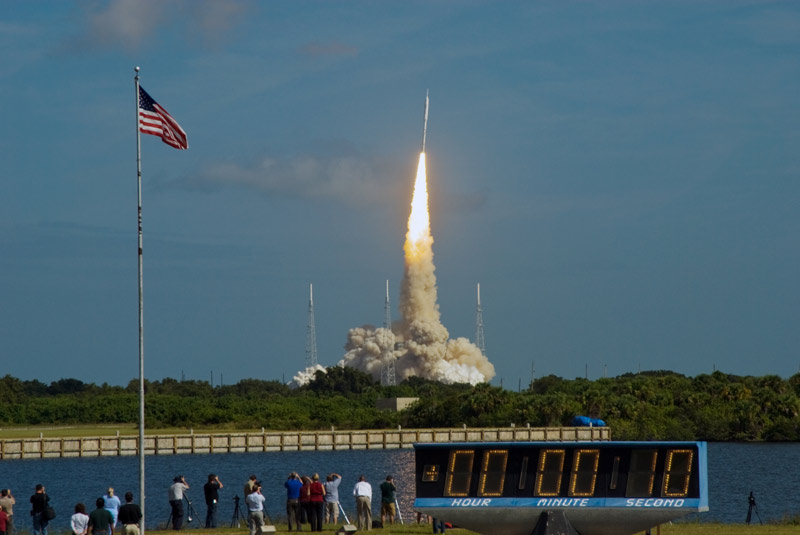 Liftoff! NASA Launches Moon Rocket Prototype on Test Flight